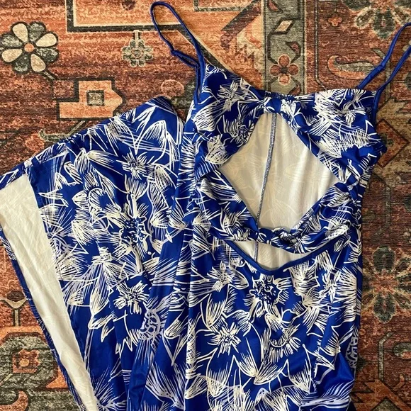 NWT Floral Blue and White Cut Out Dress - Picture 3 of 6